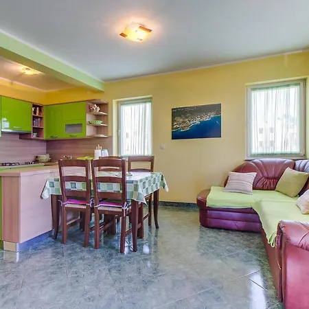 Apartments And Rooms By The Sea Nerezine, Losinj - 11815 Guest house 4*