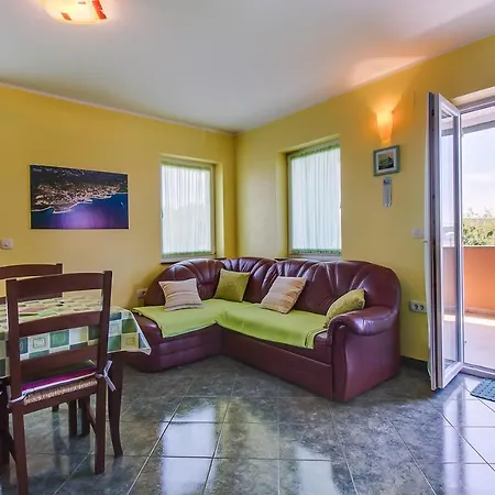 And By The Sea Nerezine, Losinj - 11815 Гостевой дом