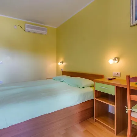 And By The Sea Nerezine, Losinj - 11815 Гостевой дом