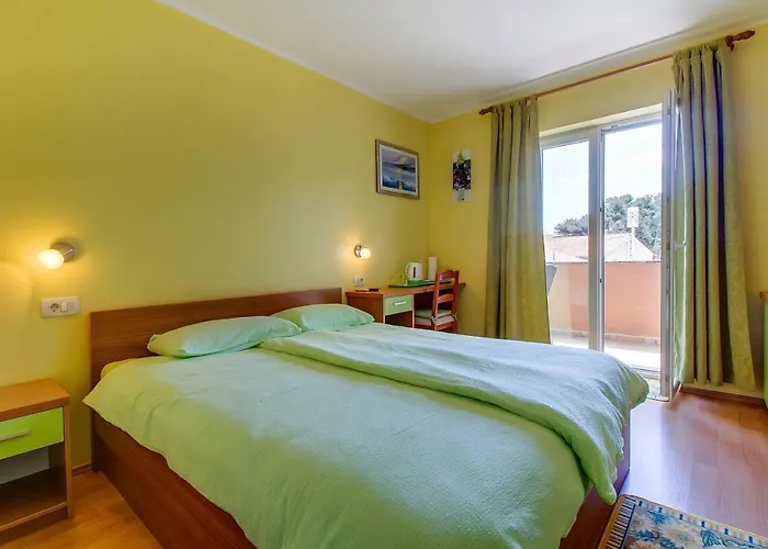 Guest house Apartments And Rooms By The Sea Nerezine, Losinj - 11815 4*