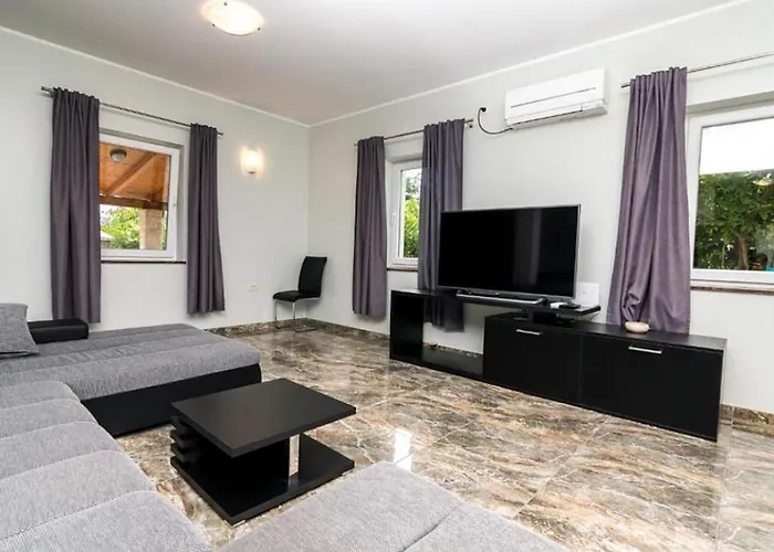 Guest house Apartments And Rooms By The Sea Nerezine, Losinj - 11815 4*